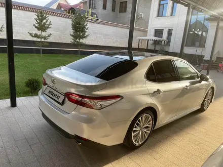 Toyota Camry 2019 года за 14 200 000 тг. в Шымкент – фото 4