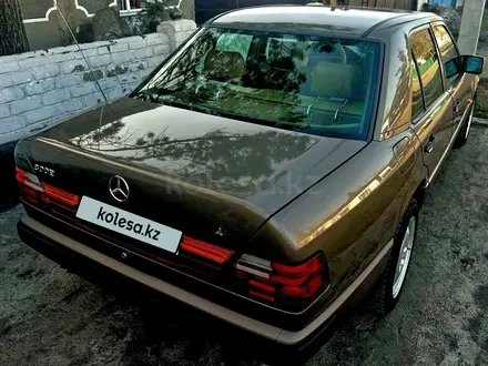 Mercedes-Benz E 300 1990 года за 3 600 000 тг. в Шымкент – фото 5