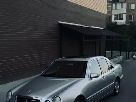 Mercedes-Benz E 320 2000 года за 5 400 000 тг. в Караганда – фото 2