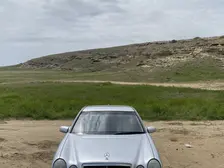 Mercedes-Benz E 320