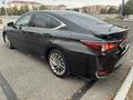 Lexus ES 300h 2022 годаүшін21 700 000 тг. в Алматы – фото 5