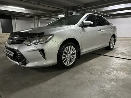 Toyota Camry 2015 года за 11 950 000 тг. в Алматы – фото 2