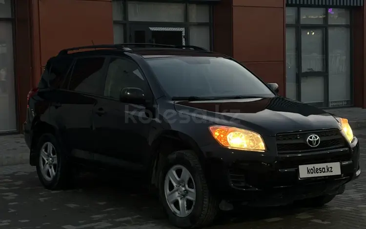 Toyota RAV4 2010 годаfor8 000 000 тг. в Актау