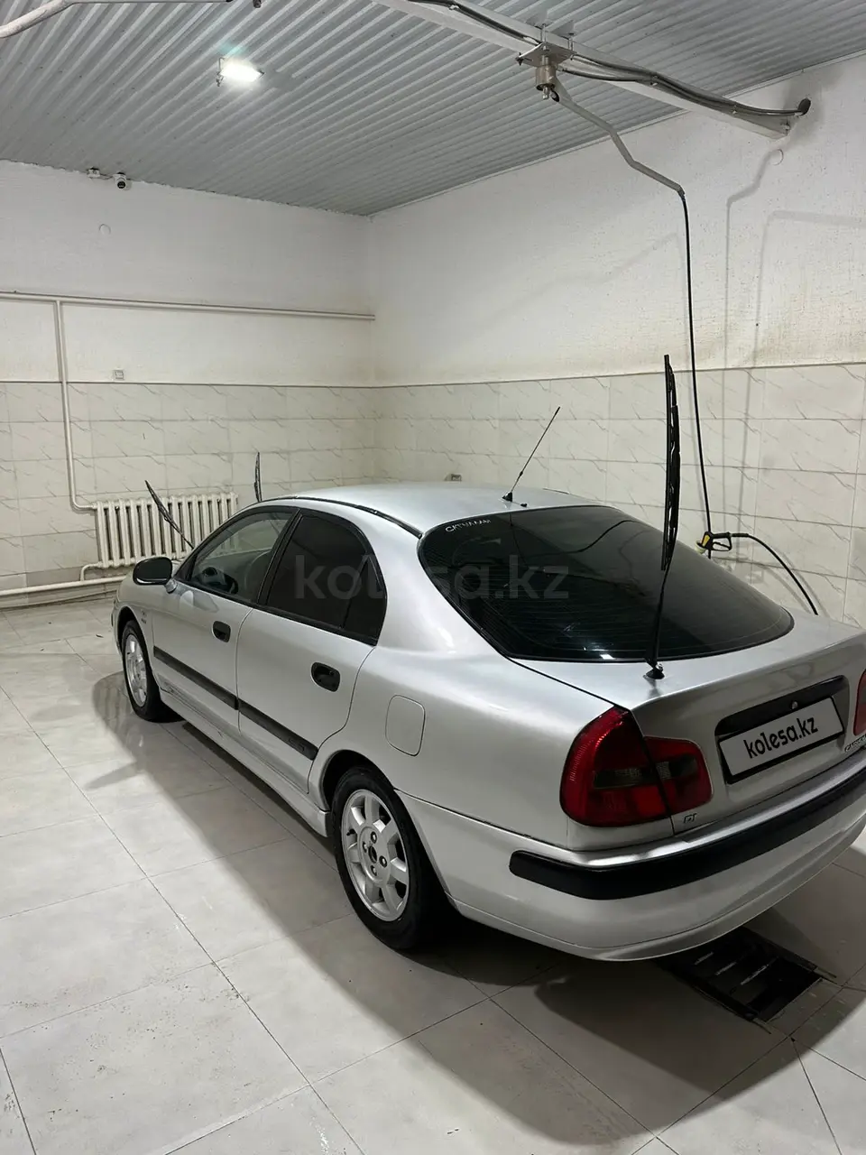 Mitsubishi Carisma, 2000