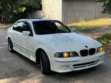 BMW 540 2001 года за 2 500 000 тг. в Алматы