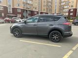 Toyota RAV4 2016 годаүшін13 000 000 тг. в Актобе – фото 2