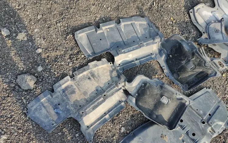 Защита двигателя. Toyota avensis за 10 000 тг. в Алматы