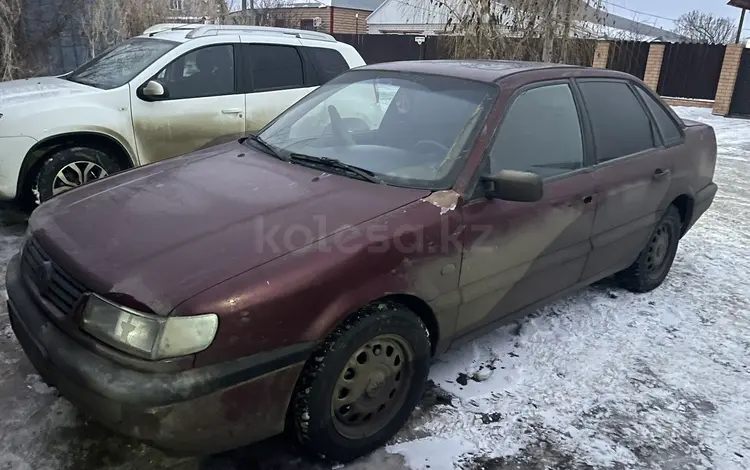 Volkswagen Passat 1995 годаfor1 200 000 тг. в Уральск