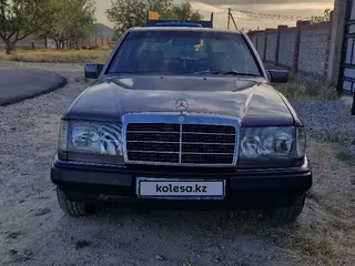 Mercedes-Benz E 230