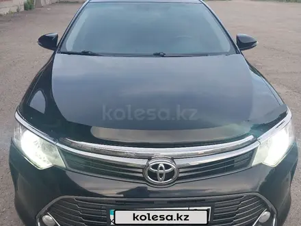 Toyota Camry 2015 года за 11 200 000 тг. в Усть-Каменогорск – фото 2