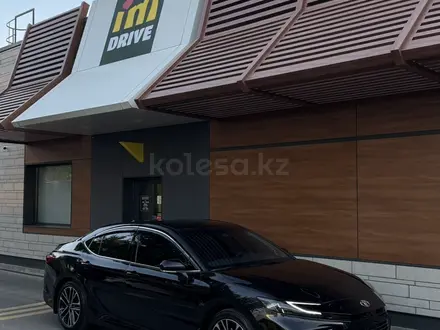 Toyota Camry 2025 года за 21 950 000 тг. в Астана – фото 3