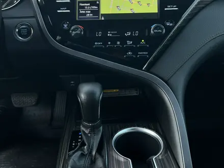 Toyota Camry 2019 года за 13 300 000 тг. в Астана – фото 14