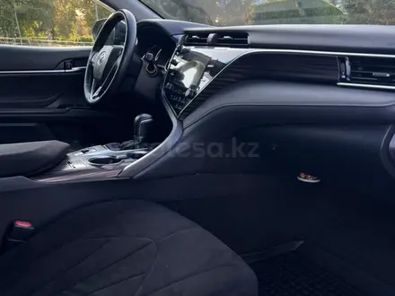 Toyota Camry 2019 года за 13 300 000 тг. в Астана – фото 15
