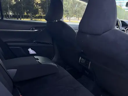 Toyota Camry 2019 года за 13 300 000 тг. в Астана – фото 16