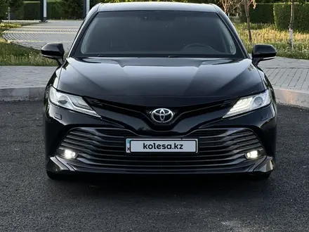 Toyota Camry 2019 года за 13 300 000 тг. в Астана – фото 2