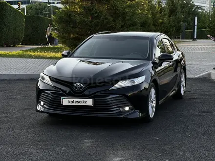 Toyota Camry 2019 года за 13 300 000 тг. в Астана