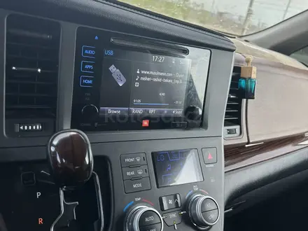Toyota Sienna 2015 года за 12 000 000 тг. в Атырау – фото 11