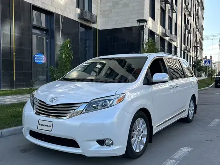 Toyota Sienna 2015 года за 12 000 000 тг. в Атырау