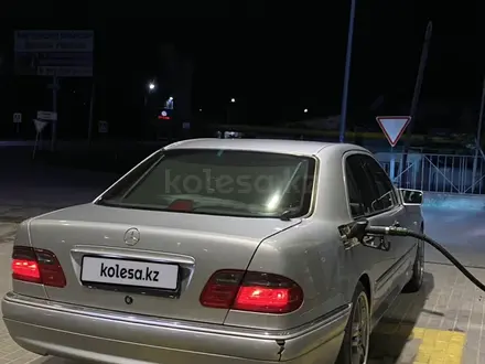 Mercedes-Benz E 320 1998 года за 4 300 000 тг. в Талгар – фото 3