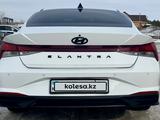 Hyundai Elantra 2022 годаfor9 100 000 тг. в Караганда