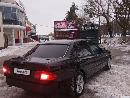 Mercedes-Benz E 230 1996 года за 2 590 000 тг. в Костанай – фото 4