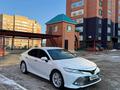 Toyota Camry 2020 года за 14 300 000 тг. в Актобе – фото 3