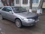 Toyota Camry 1998 года за 3 200 000 тг. в Актобе – фото 2