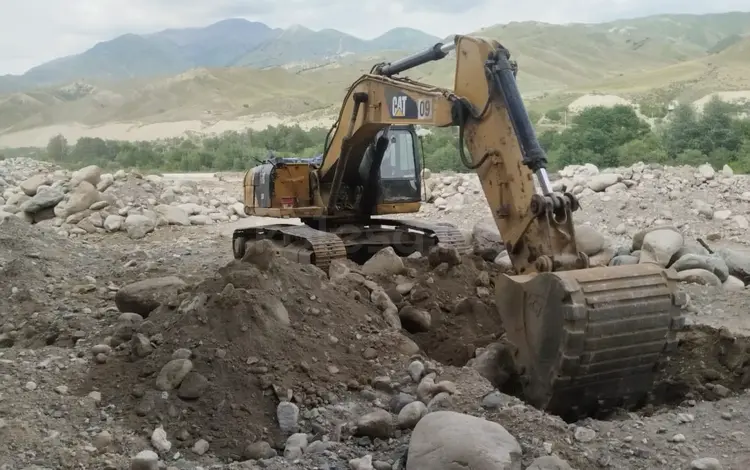 Caterpillar  CAT 330D2L 2018 года за 35 000 000 тг. в Алматы