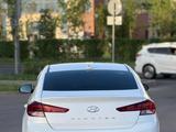 Hyundai Elantra 2019 годаүшін6 800 000 тг. в Астана – фото 2