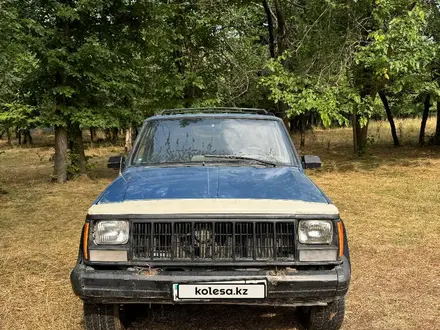 Jeep Cherokee 1997 года за 1 600 000 тг. в Есик