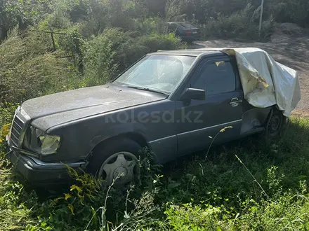 Mercedes-Benz E 200 1992 года за 700 000 тг. в Алматы – фото 3