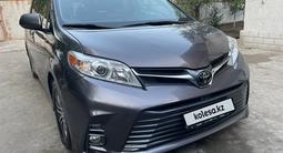 Toyota Sienna 2018 года за 15 200 000 тг. в Алматы – фото 2