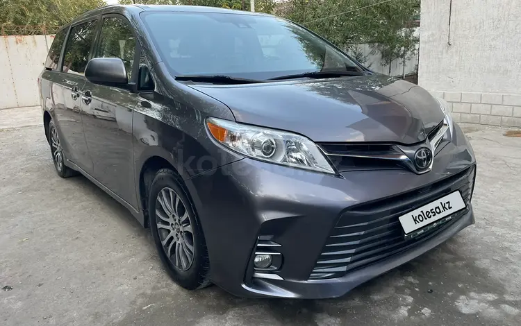 Toyota Sienna 2018 годаfor15 200 000 тг. в Алматы