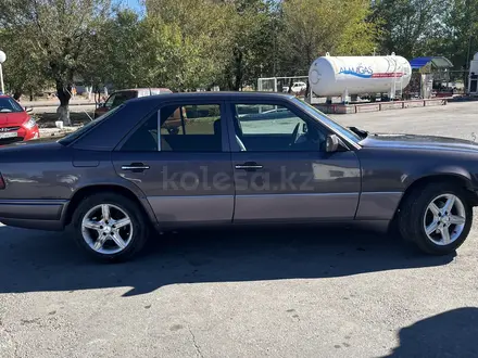 Mercedes-Benz E 280 1993 года за 2 400 000 тг. в Алматы – фото 2