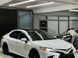 Toyota Camry 2020 года за 13 800 000 тг. в Актау – фото 3