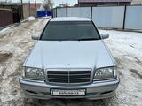 Mercedes-Benz C 180 1995 года за 2 400 000 тг. в Атырау – фото 4