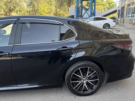 Toyota Camry 2021 года за 14 500 000 тг. в Шымкент – фото 4