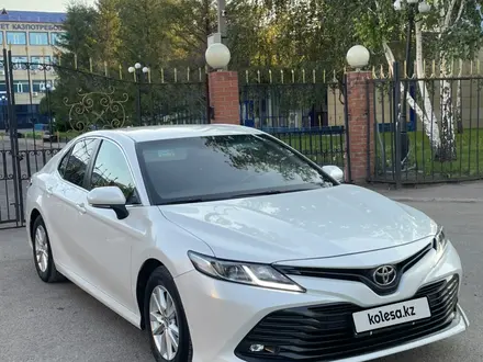 Toyota Camry 2018 года за 10 200 000 тг. в Балхаш – фото 2