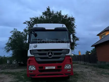 Mercedes-Benz  Actros 2013 года за 23 000 000 тг. в Актобе