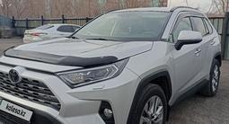 Toyota RAV4 2020 года за 15 700 000 тг. в Караганда – фото 2