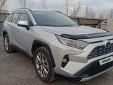 Toyota RAV4 2020 года за 15 700 000 тг. в Караганда