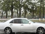 Mercedes-Benz E 230 1996 года за 2 000 000 тг. в Тараз – фото 2
