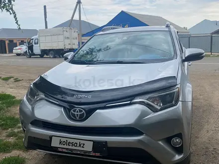 Toyota RAV4 2017 года за 8 500 000 тг. в Уральск – фото 4