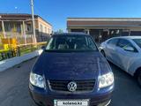 Volkswagen Touran 2004 года за 2 500 000 тг. в Алматы – фото 2