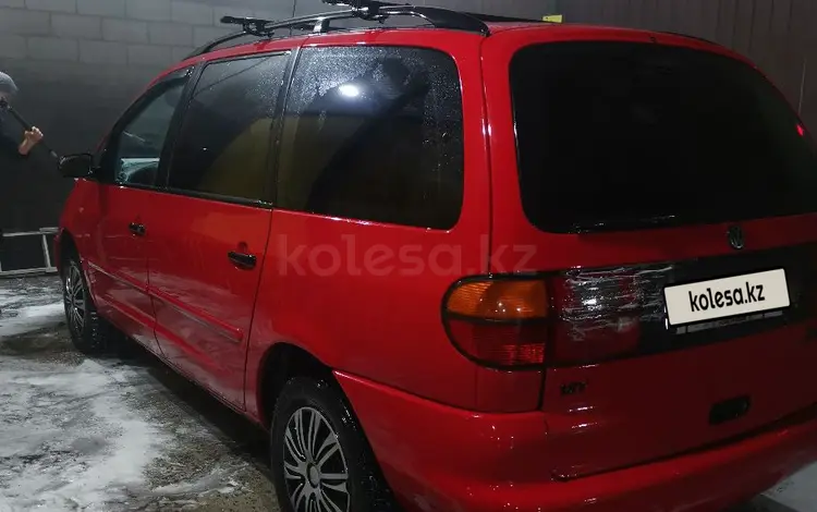 Volkswagen Sharan 1999 года за 3 350 000 тг. в Алматы