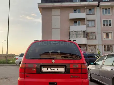 Volkswagen Sharan 1999 года за 3 350 000 тг. в Алматы – фото 9