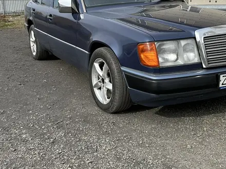 Mercedes-Benz E 200 1990 года за 1 800 000 тг. в Астана – фото 2