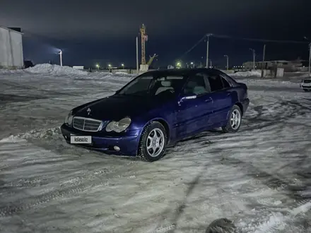 Mercedes-Benz C 200 2003 года за 3 300 000 тг. в Лисаковск