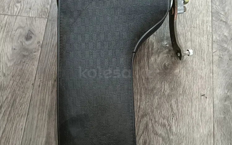 Подлокотник на mercedes 190 за 15 000 тг. в Караганда