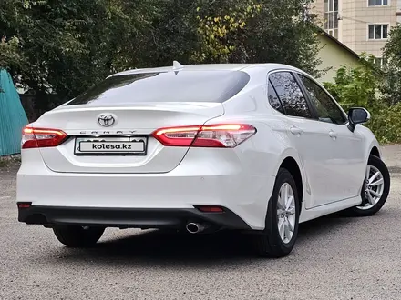 Toyota Camry 2019 года за 12 400 000 тг. в Алматы – фото 2